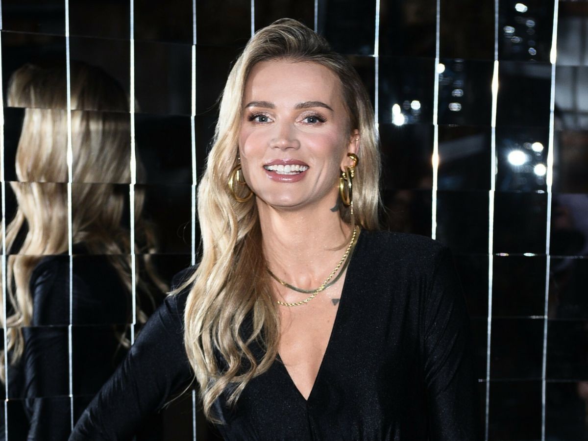 modna sukienka na sylwestra 2023