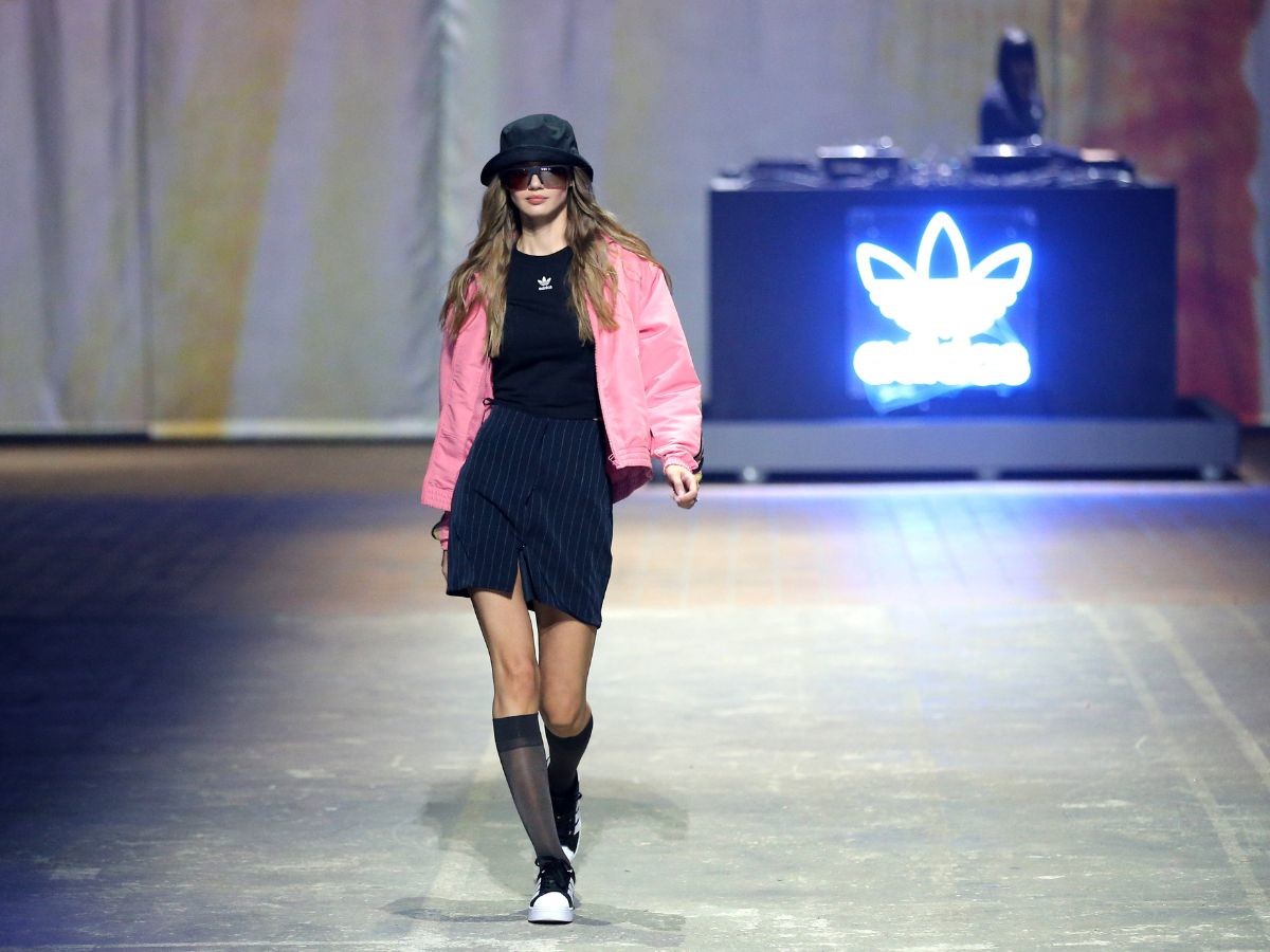 spódnica ołówkowa sportowe stylizacje