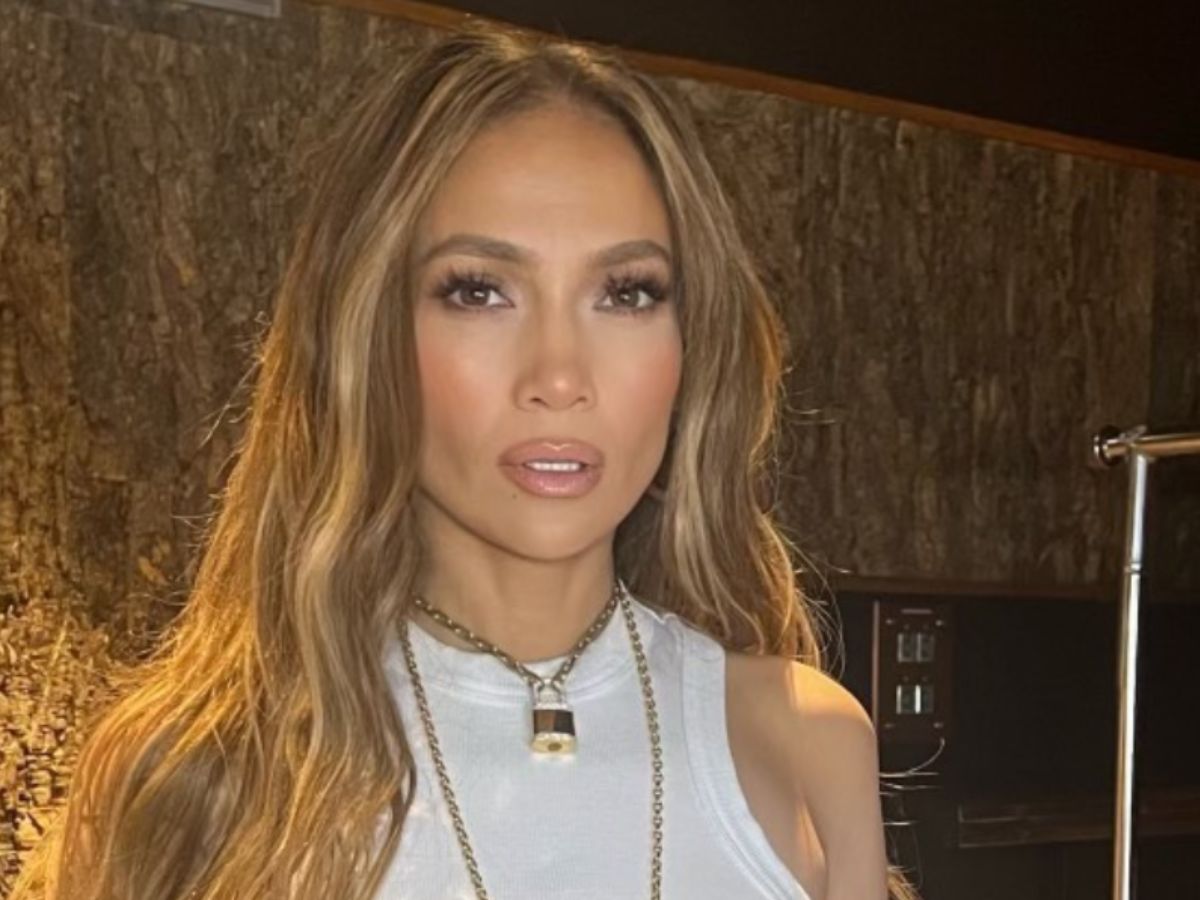 Jennifer Lopez nosi Vanilla french manicure