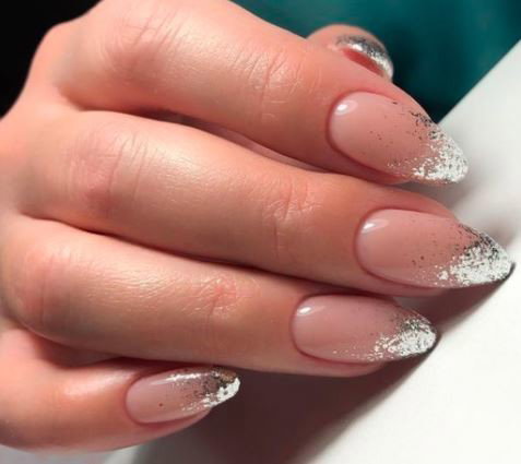 brokatowy manicure