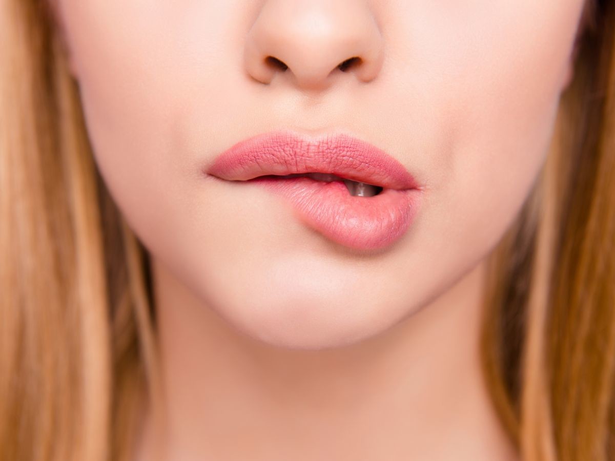 bitten lips sposób z tiktoka na piękne ponętne usta
