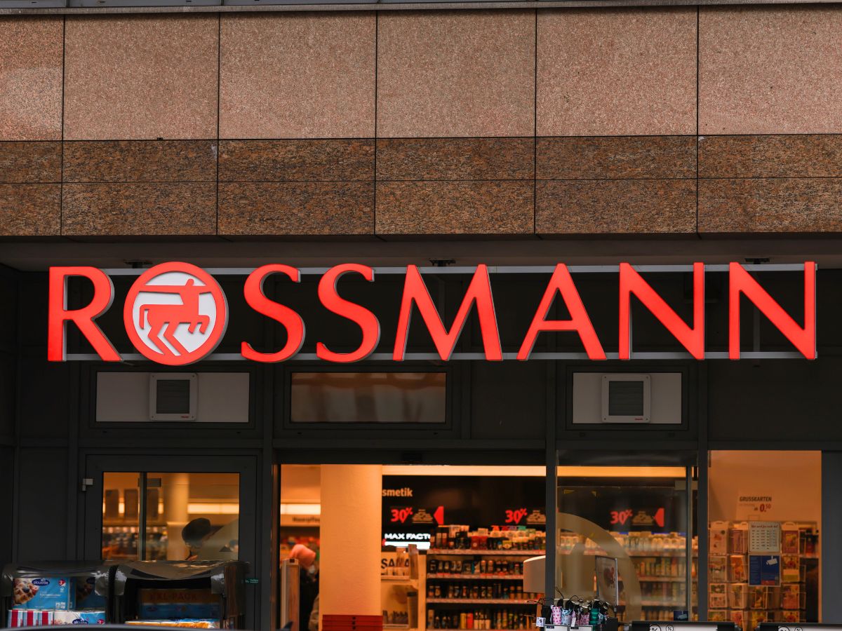 Zmysłowe, arabskie perfumy z ogonem kupisz w promocji w Rossmannie! Pachną jak kultowe Dior Poison. Ideał na jesień