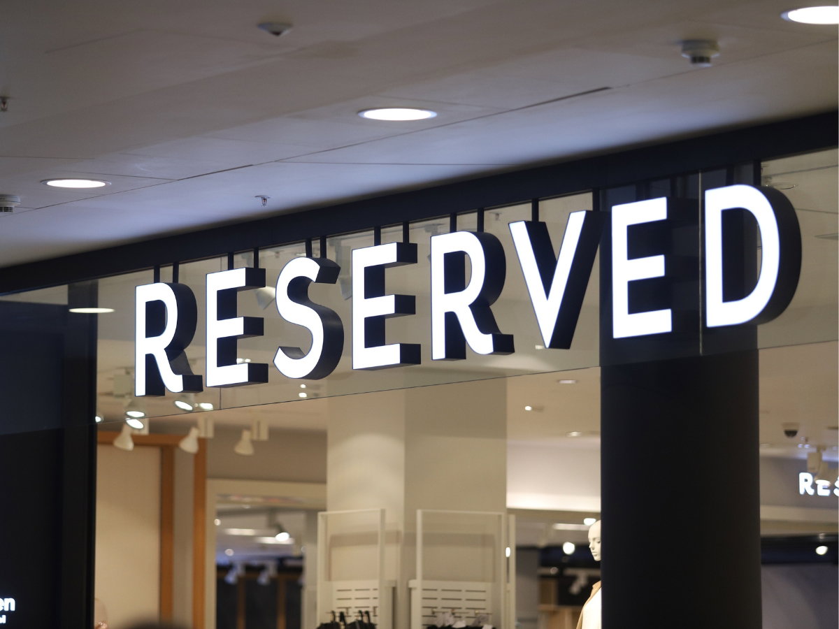 Przeciwdeszczowa kurtka na jesień 2024 z Reserved