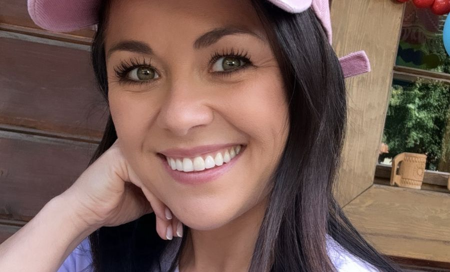 Kasia Cichopek w sukience białej
