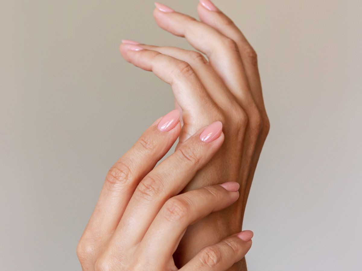 "Soap nails" to modne paznokcie na luty 2024