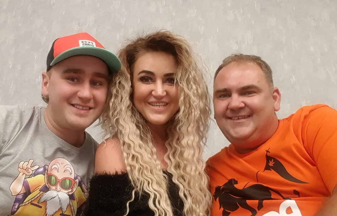 Dlaczego Agnieszka i Artur Kotońscy z „Gogglebox. Przed telewizorem” nazwali syna Dajan?