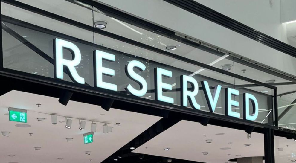 Reserved wyprzedaje obłędny kardigan handmade z rabatem -53%.