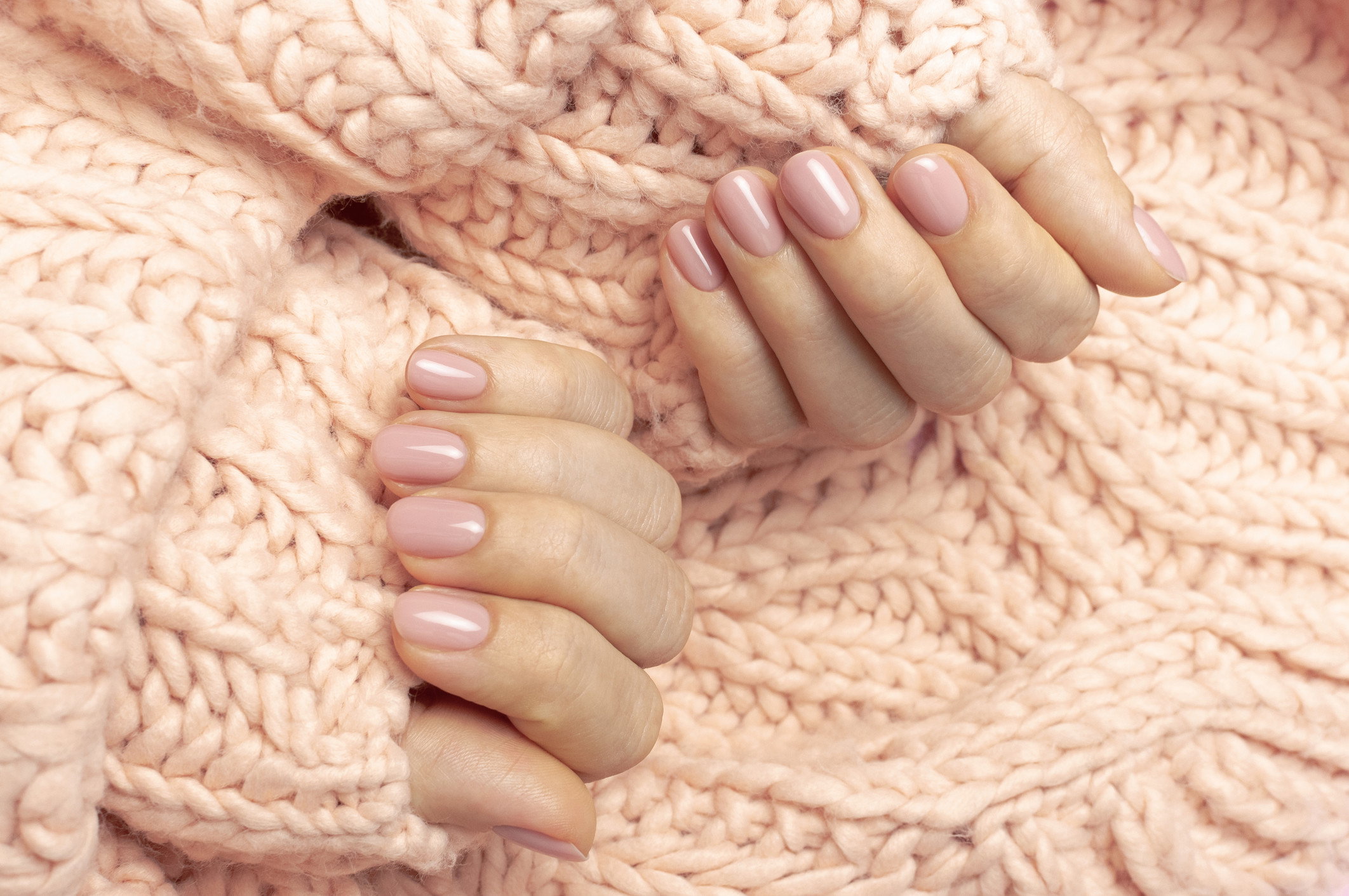 Manicure różowy