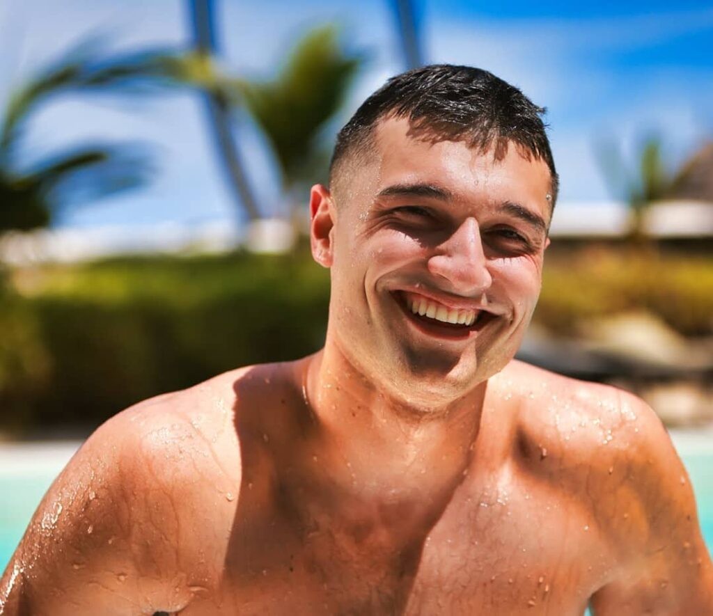 Simon "Hotel Paradise 3"