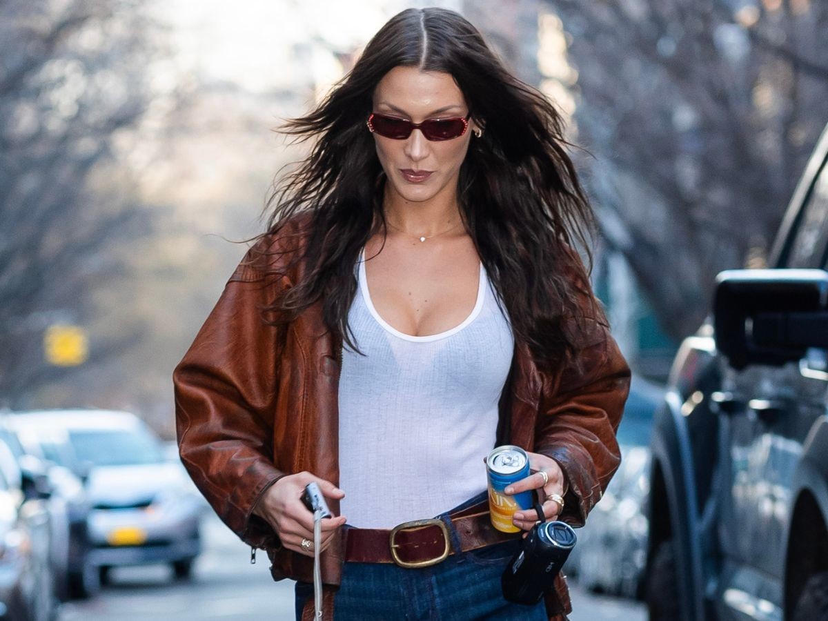 Bella Hadid w najmodniejszych adidasach na wiosnę 2024