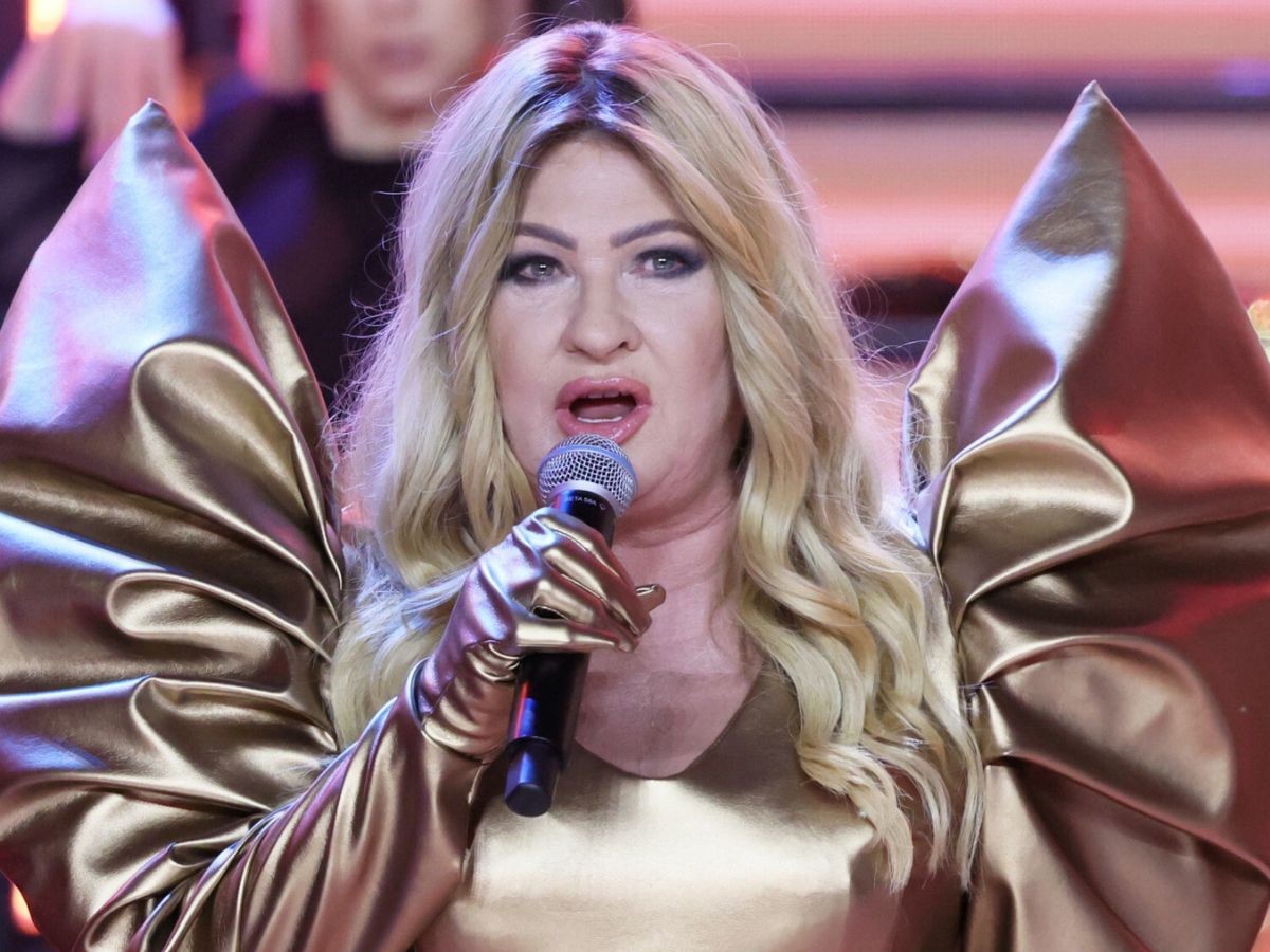 Beata Kozidrak w złotej sukni na festiwalu w Sopocie