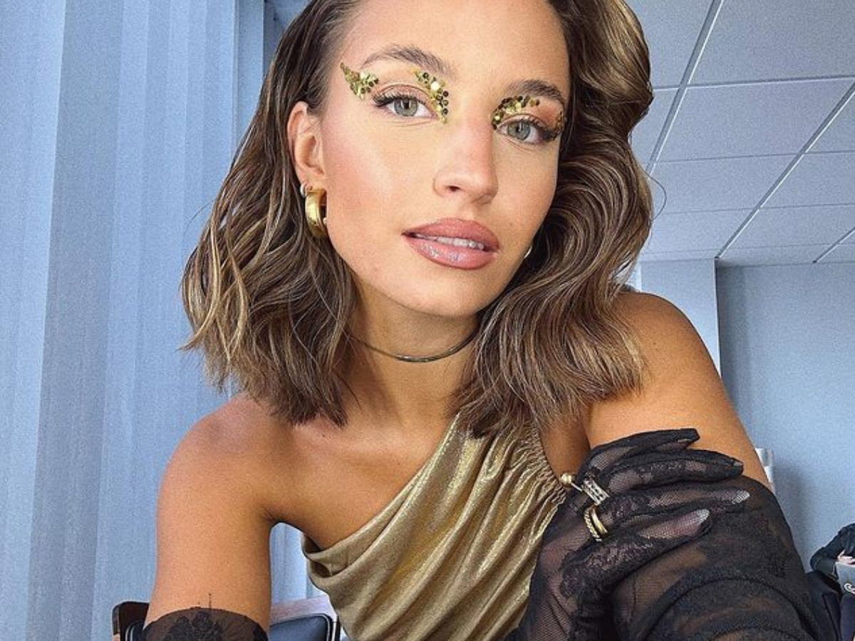 Julia Wieniawa nosi modny paznokcie na wiosnę - Glossy Amber Nails
