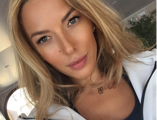 ewa chodakowska selfie uśmiechnięta