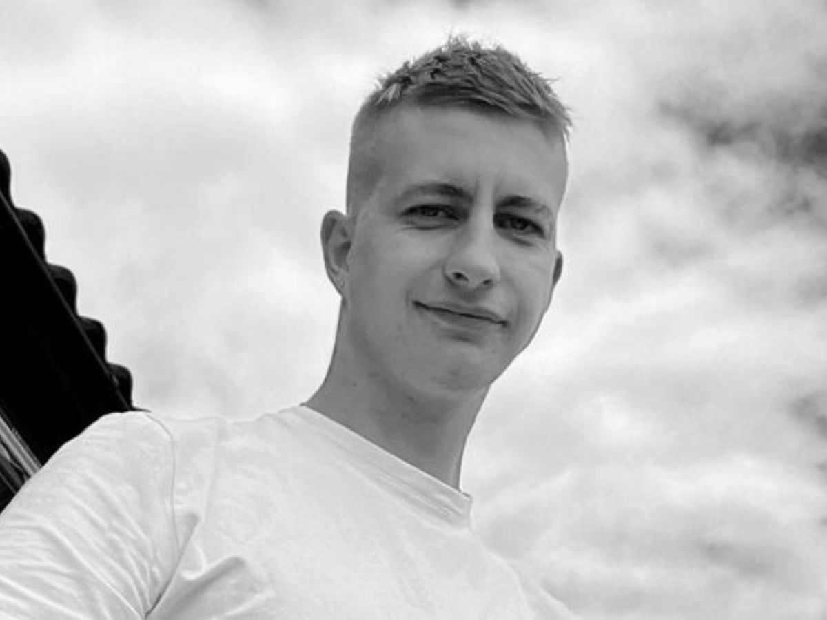 Zmarł 28-letni tiktoker "Szalony Karol"