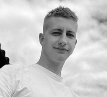 Zmarł 28-letni tiktoker "Szalony Karol"