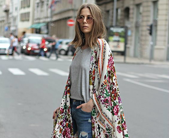 modne kimono białe w kolorowe wzory