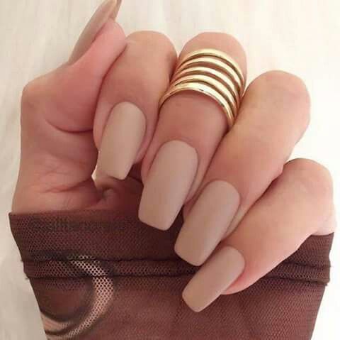 Manicure w kolorze nude