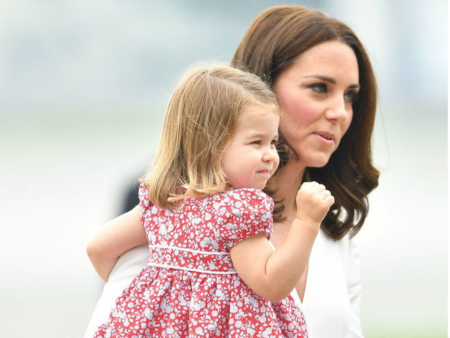 księżna kate w polsce na lotnisku z charlotte