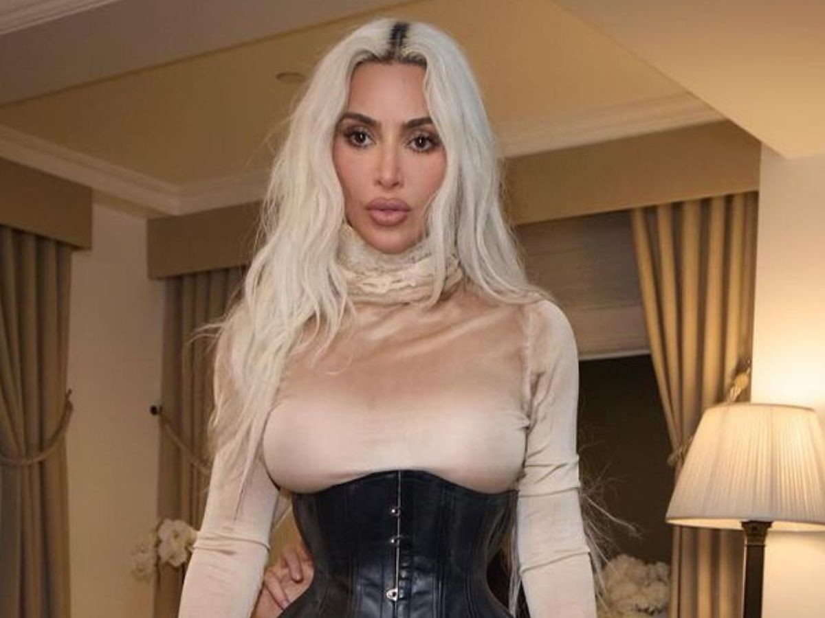 Kim Kardashian talia w gorsecie