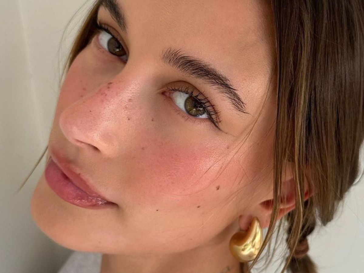Ultra stylowa fryzura Hailey Bieber to ideał na lato. Hydro bob
