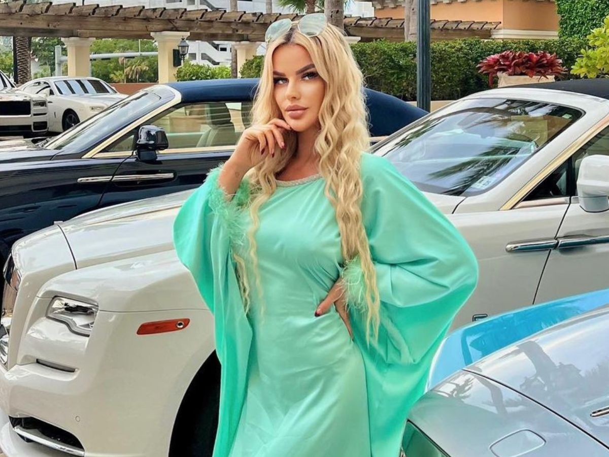 Surfuje w szpilkach z torebką Balenciagi w ręku! Polka mieszkająca w Dubaju