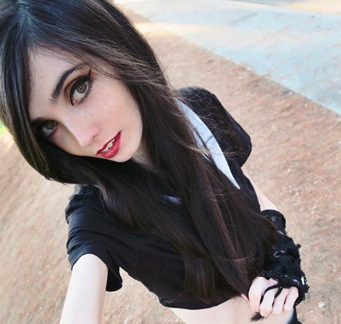 Eugenia Cooney wygrała walkę z anoreksją. Stare zdjęcia są przerażające