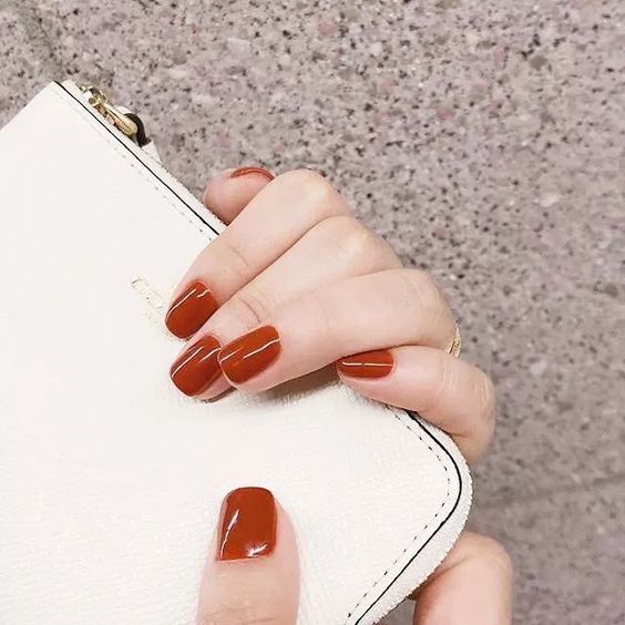 Modne paznokcie: caramel nails