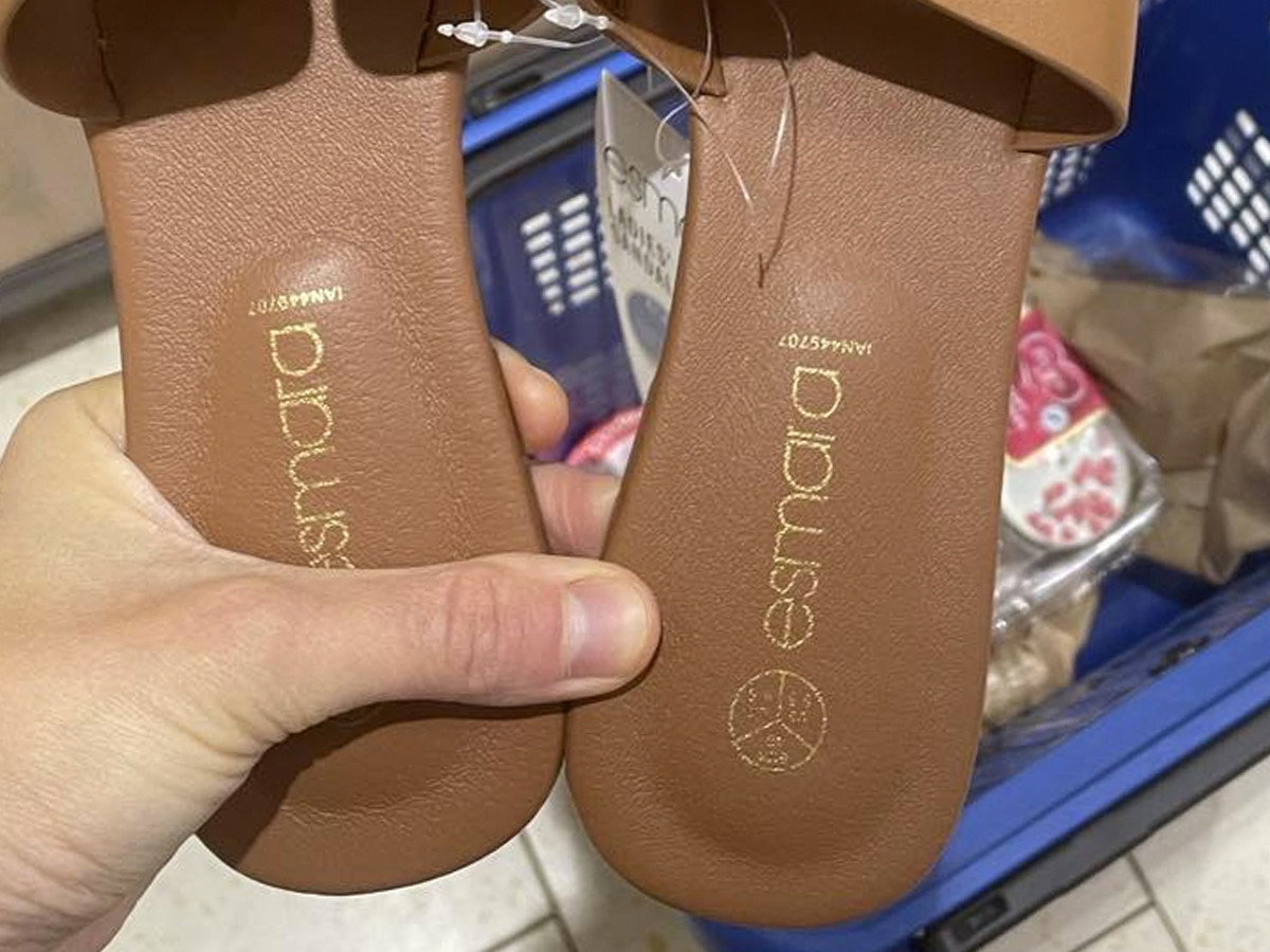 Klapki z Lidla brązowe jak Hermes