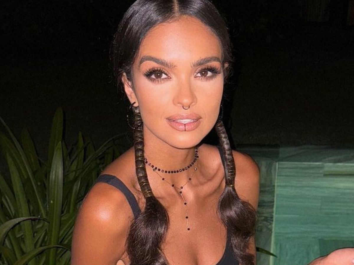 Klaudia El Dursi w idealnych spodniach na lato! Są przewiewne i totalnie wydłużają nogi. Model uwielbiany przez gwiazdy kupisz za niecałe 100 zł