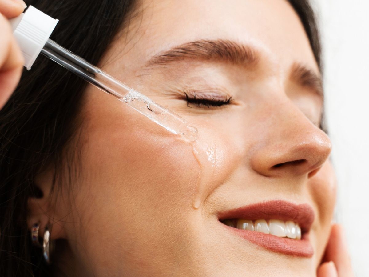 Rozjaśniające serum-booster redukujące przebarwienia white prestige 4d eveline