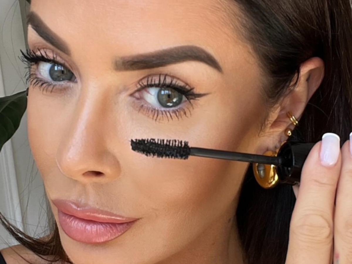 Ta maskara to sposób Magdy Pieczonki na kocie i uwodzicielskie “doll lashes”.