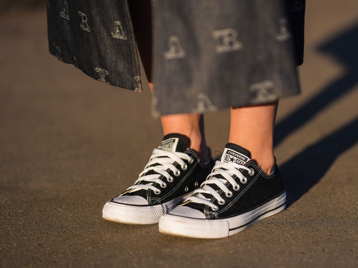 Kultowy model trampków Converse wraca z lat 90-tych! Znalazła je na wyprzedaży za tylko 150 zł