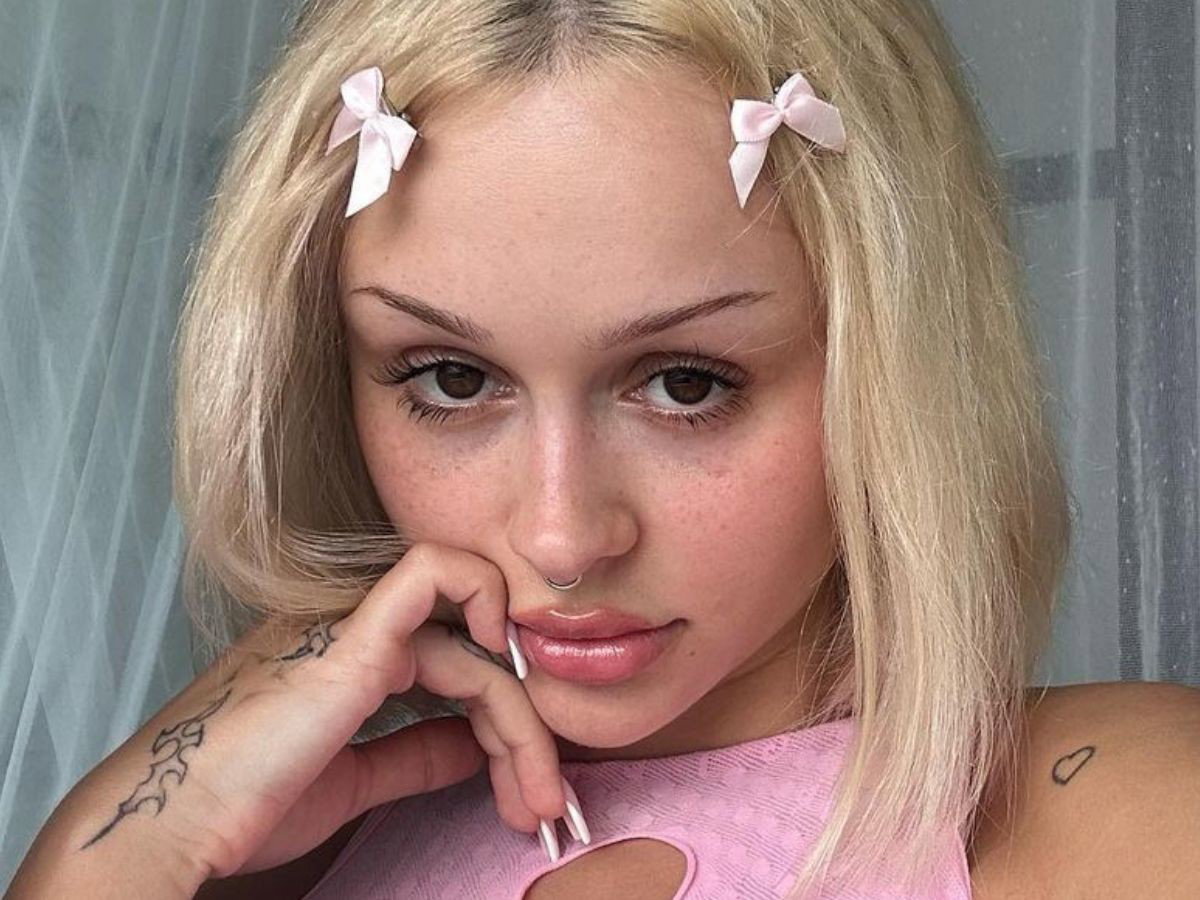 Drogeryjna maskara z serum bondingowym to sposób Lili Janowskiej na piękne rzęsy-firanki! Wzmacnia i wydłuża włoski, ale nie robi “pajęczych nóżek”