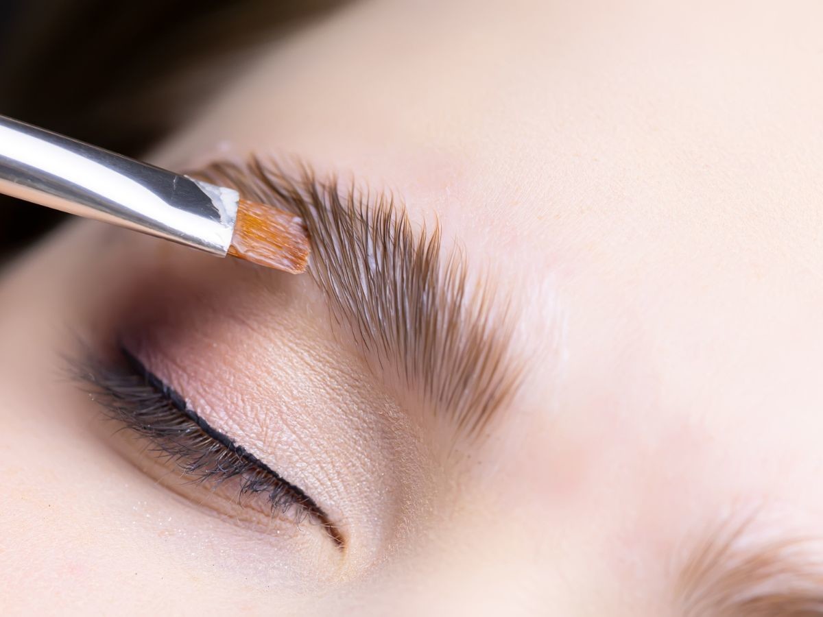 kredka do brwi Nutridome daje efekt jak po laminacji i zastąpi microblading