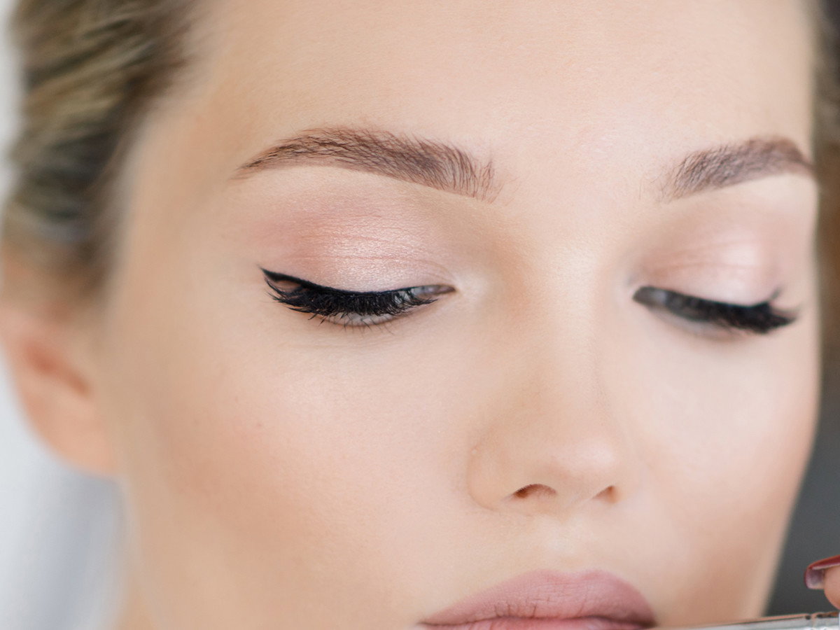 Odkryłam zamiennik podkładu Teint Idole od Lancome. Kosztuje 20 zł, daje efekt "healthy glow" i ma w składzie kofeinę