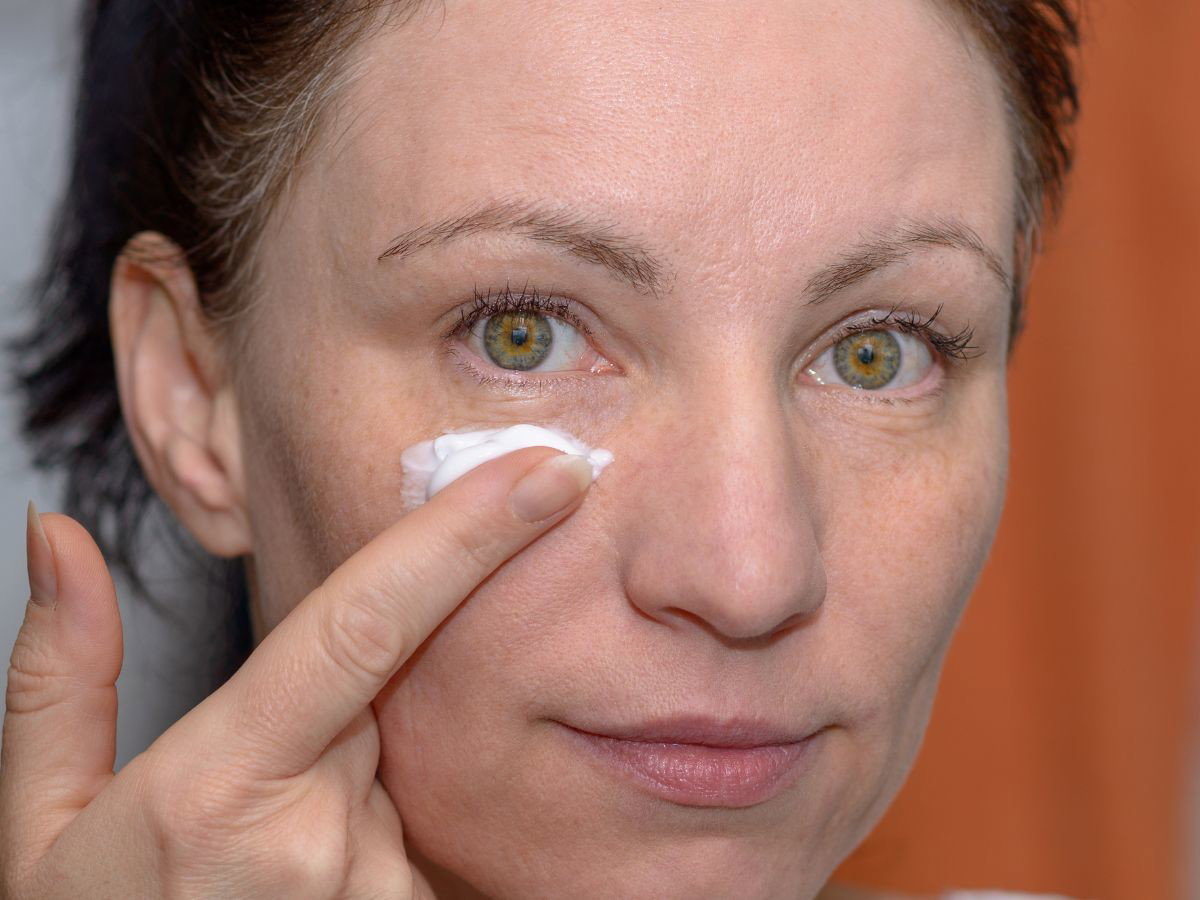 Nawilżająco-ochronny krem do twarzy SPF 50 Eveline Cosmetics - 2024-03-21T102830