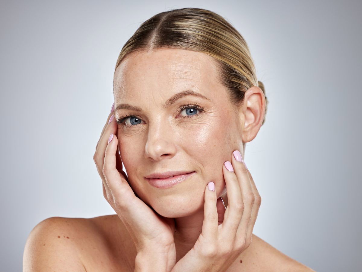 Serum anti-age z pentapeptydem i molekułami złota