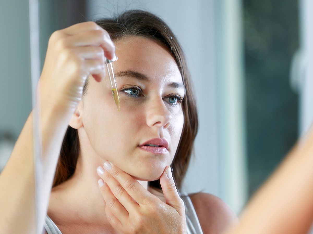 Apteczne serum do twarzy z retinolem i kwasem laktobionowym