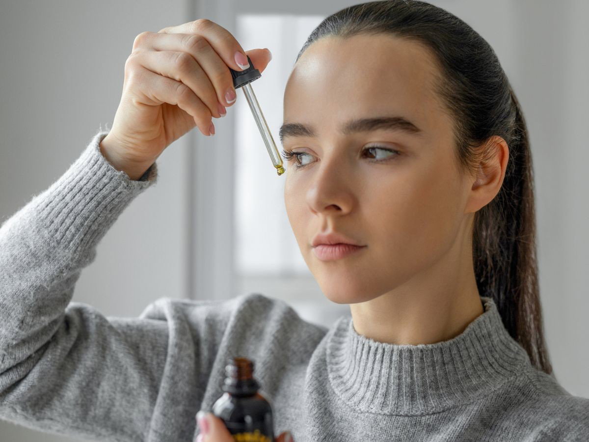 Nawilżające serum z bakuchiolem