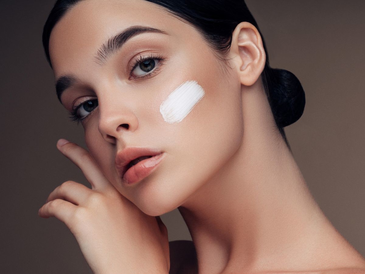 Ten lekki krem z promocji nawilża i daje na skórze boski efekt glow! „Zostawia efekt glossy skin”