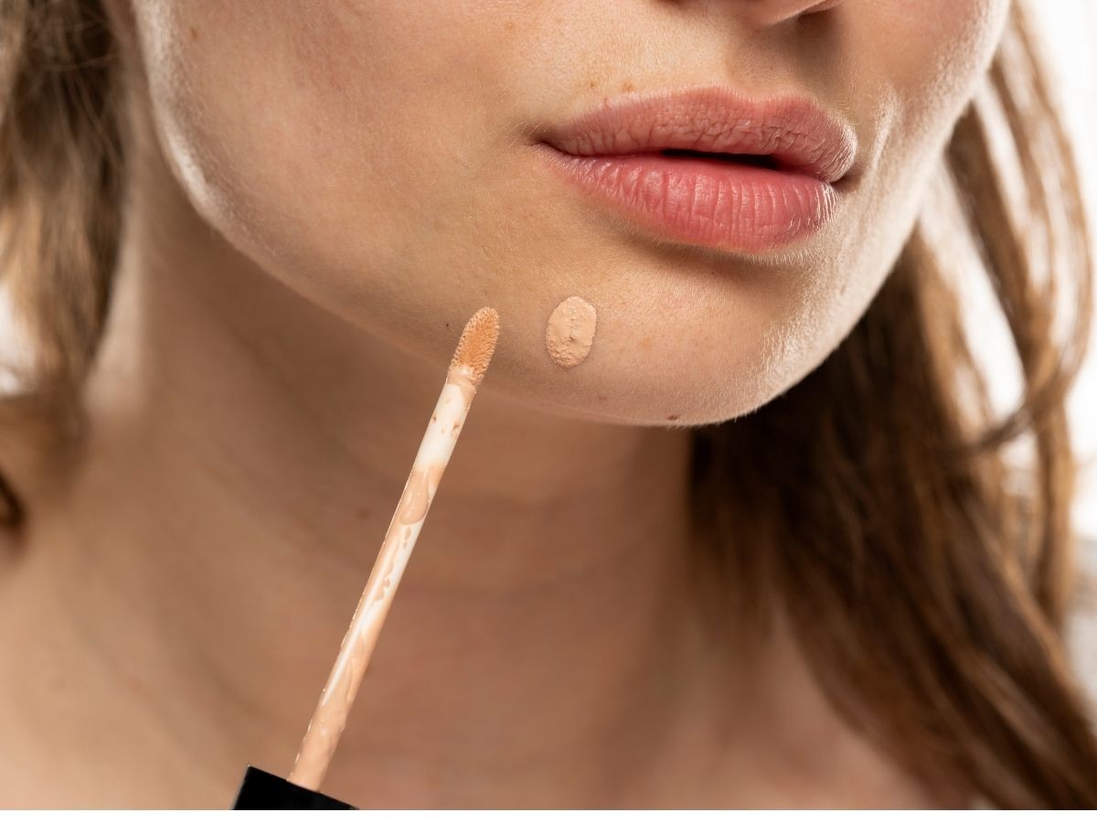 Ten antybakteryjny korektor za 13 zł kryje jak Double Wear estee Lauder i leczy trądzik jak serum