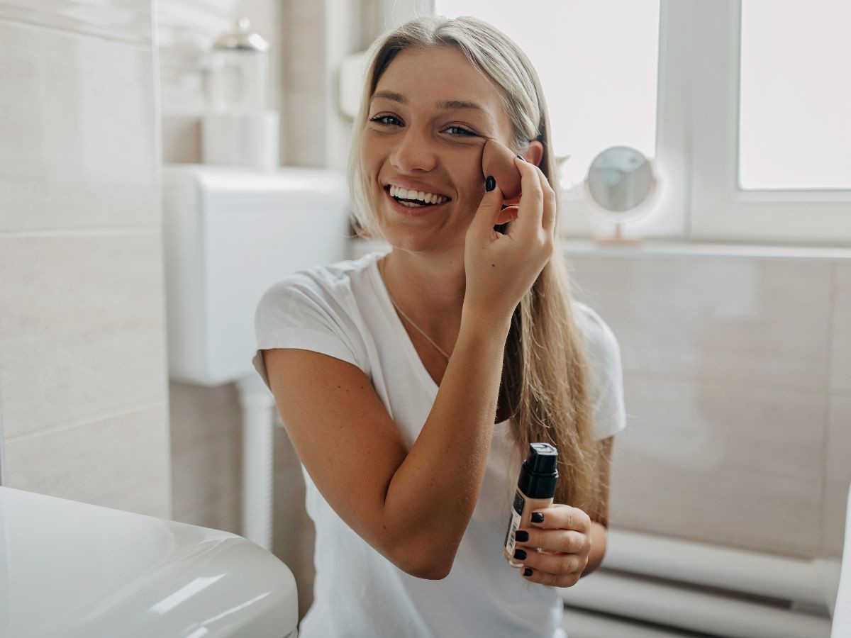 Nawilżający podkład serum z Rossmanna