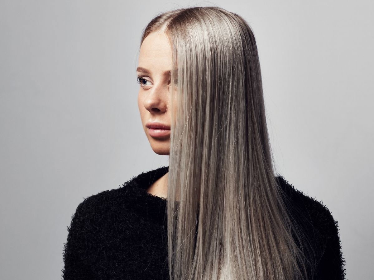 Ta maska do blondu za 13 zł to hit! „Przepięknie rozjaśnia, likwiduje żółty odcień”