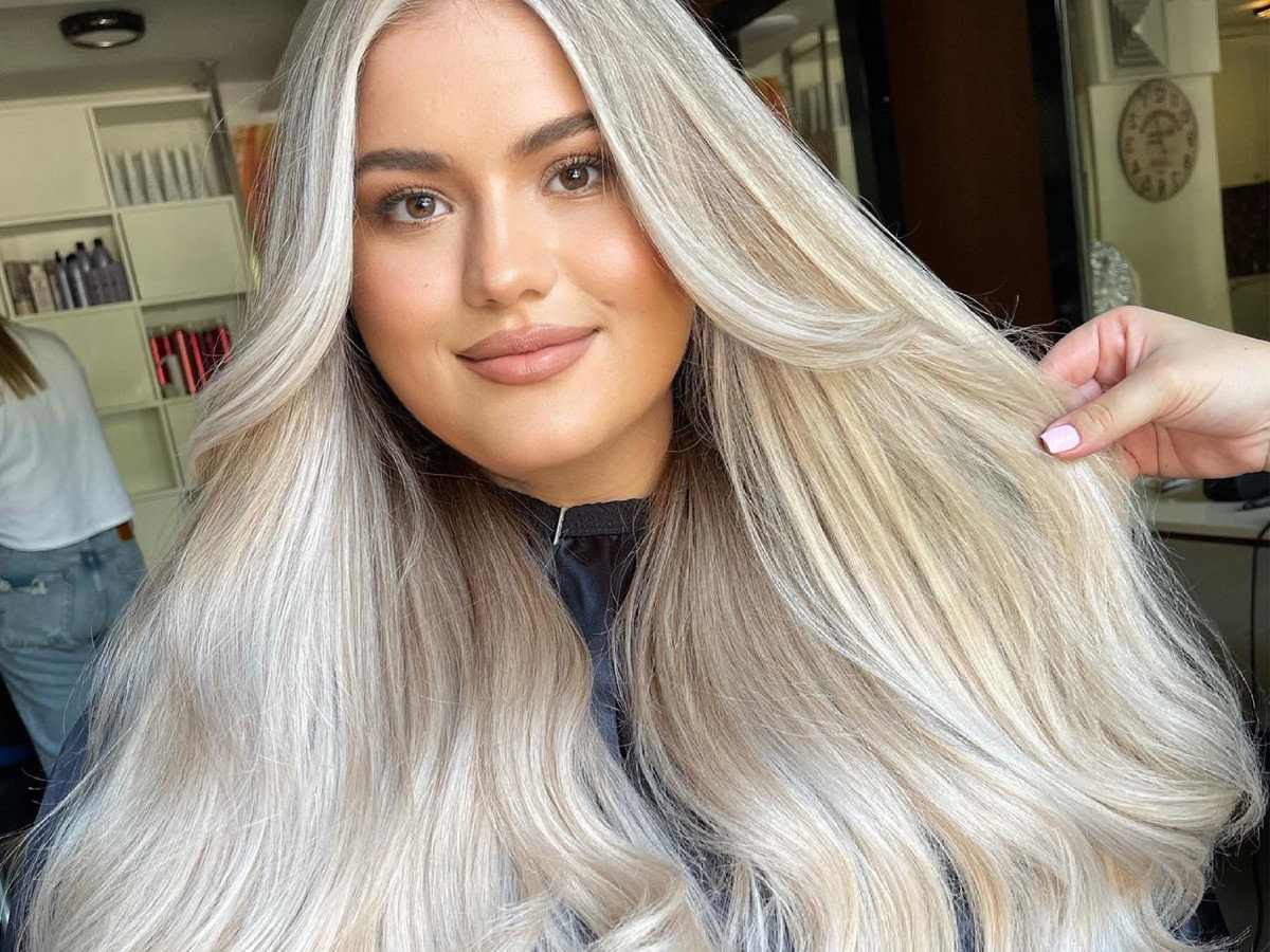 Jasne, lśniące i gładkie włosy blond