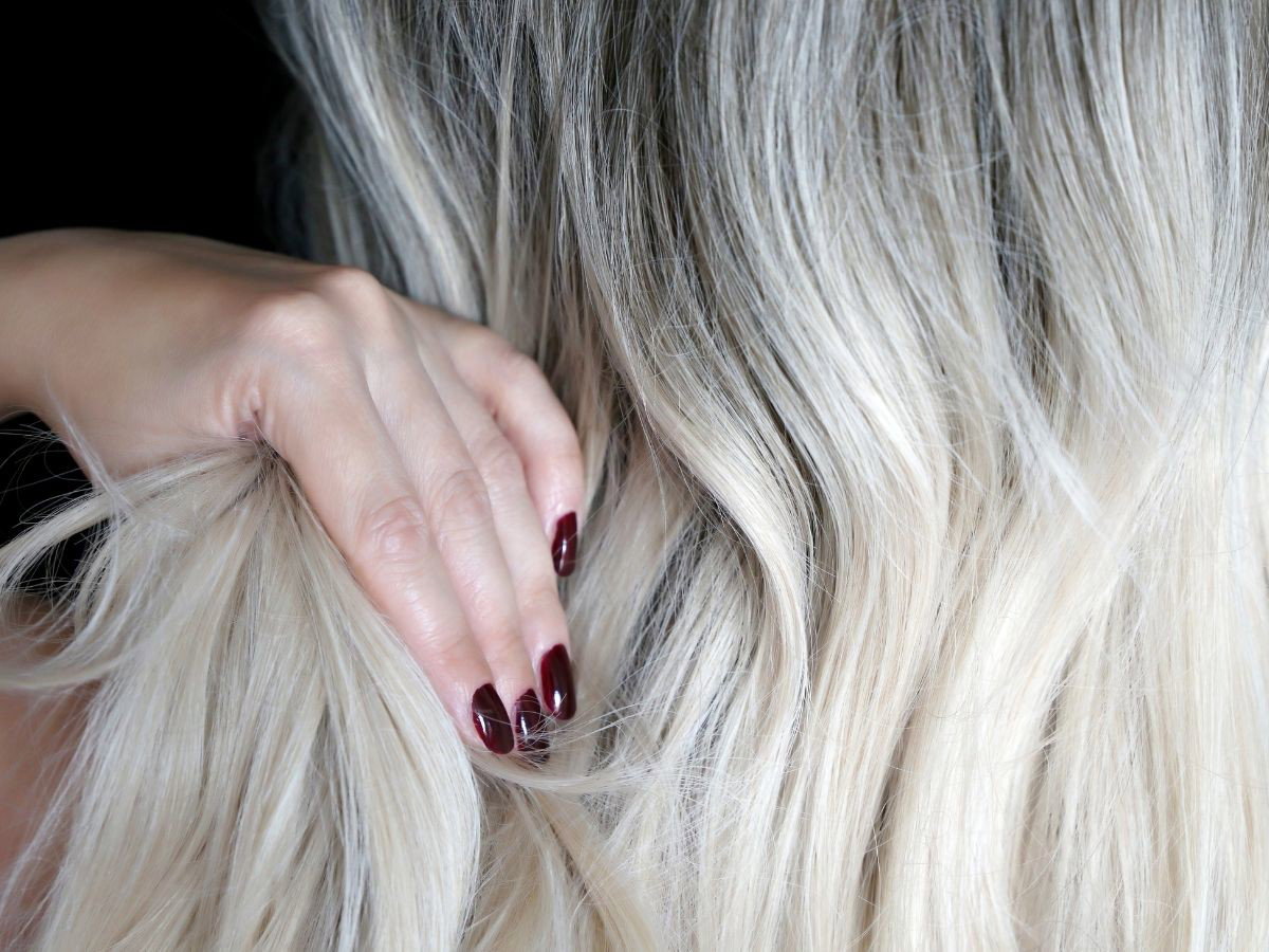 Ten profesjonalny szampon do blond włosów to hit Wizażanek! „Kolor jest jak prosto od fryzjera"