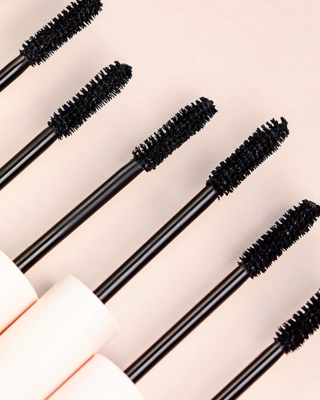 tusz do rzęs Rare Beauty Perfect Strokes Universal Mascara