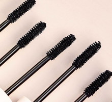 tusz do rzęs Rare Beauty Perfect Strokes Universal Mascara