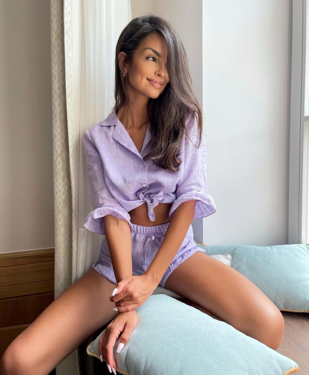 Klaudia El Dursi w fioletowej piżamie