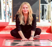 Christina Applegate porusza się o lasce 3