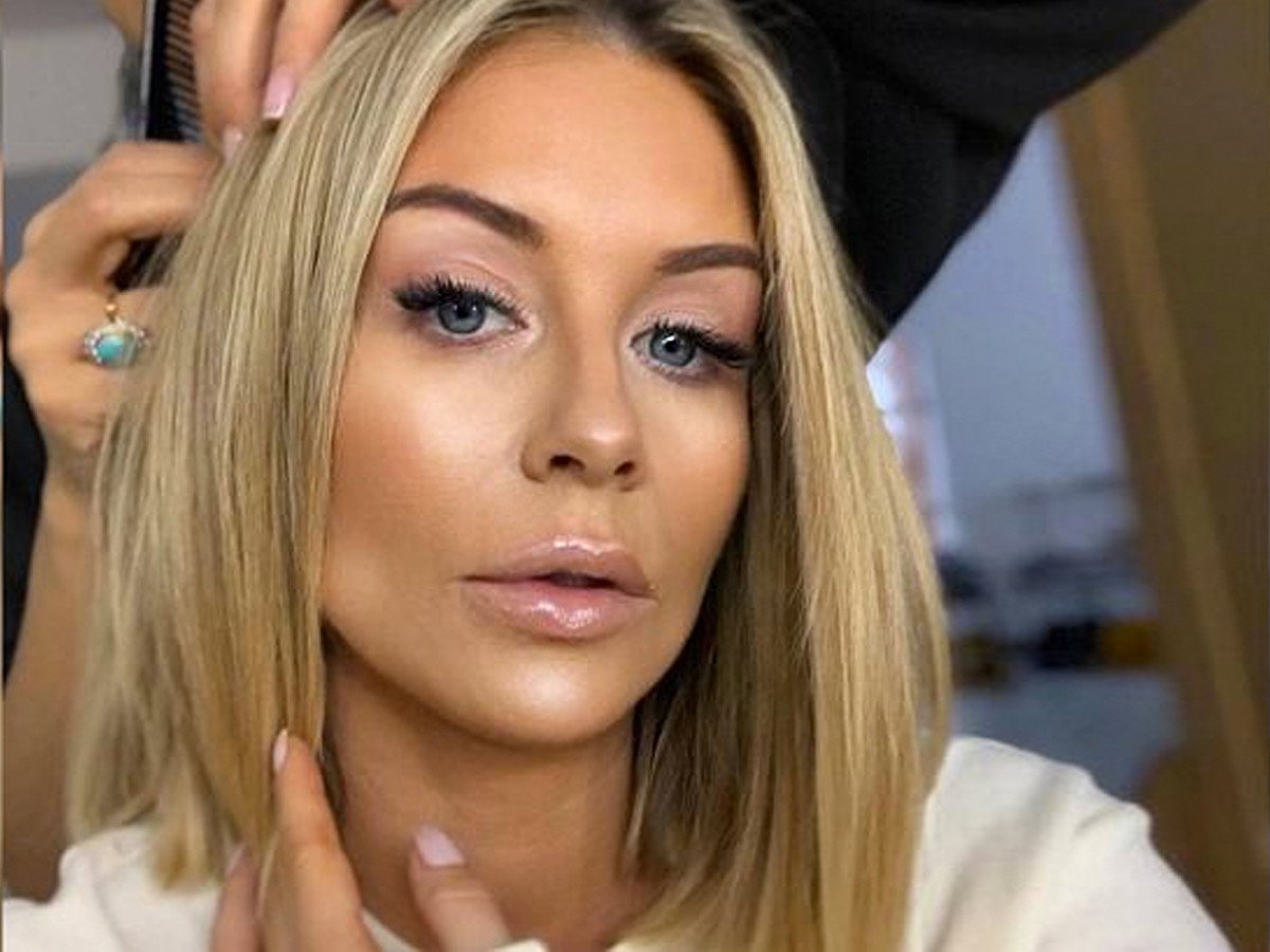 Małgorzata Rozenek na ściankę zawsze nakłada ten tani kosmetyk! Daje na twarzy "glow highligter effect" i optycznie wyszczupla